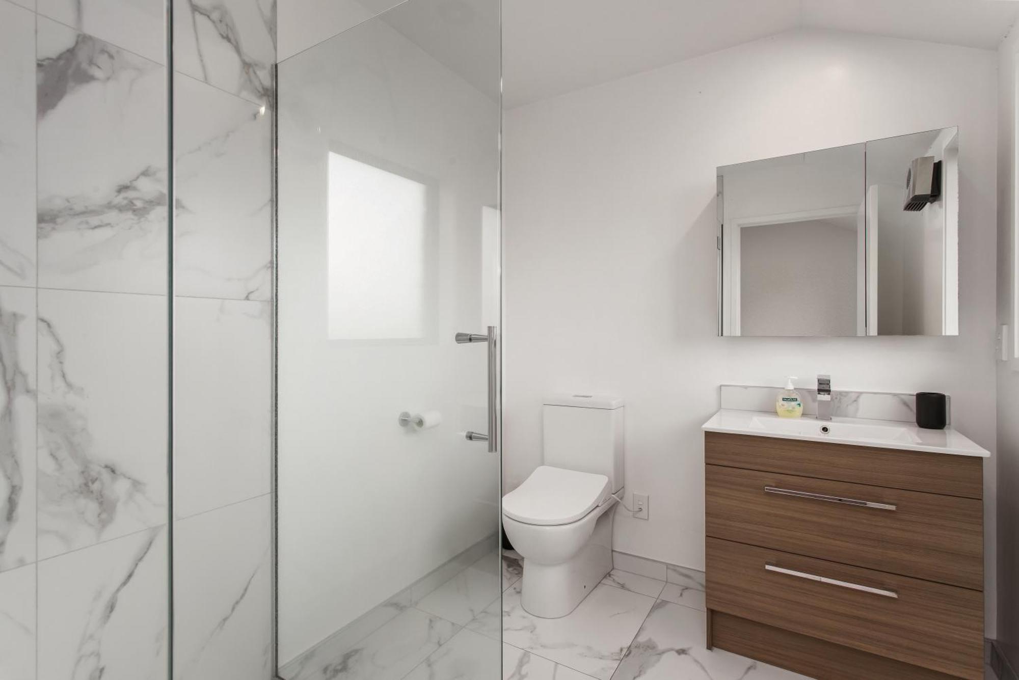 Chic Living 1 Bdrm Sunny Warm Close Cbd *