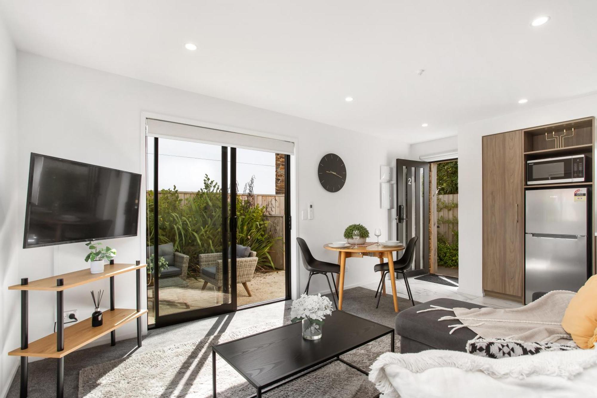 Apartment Chic Living 1 Bdrm Sunny Warm Close Cbd *