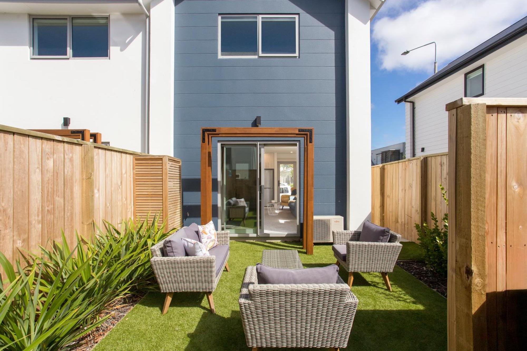 Apartment Modern Outdoor Living Bonus Handy Cbd Christchurch