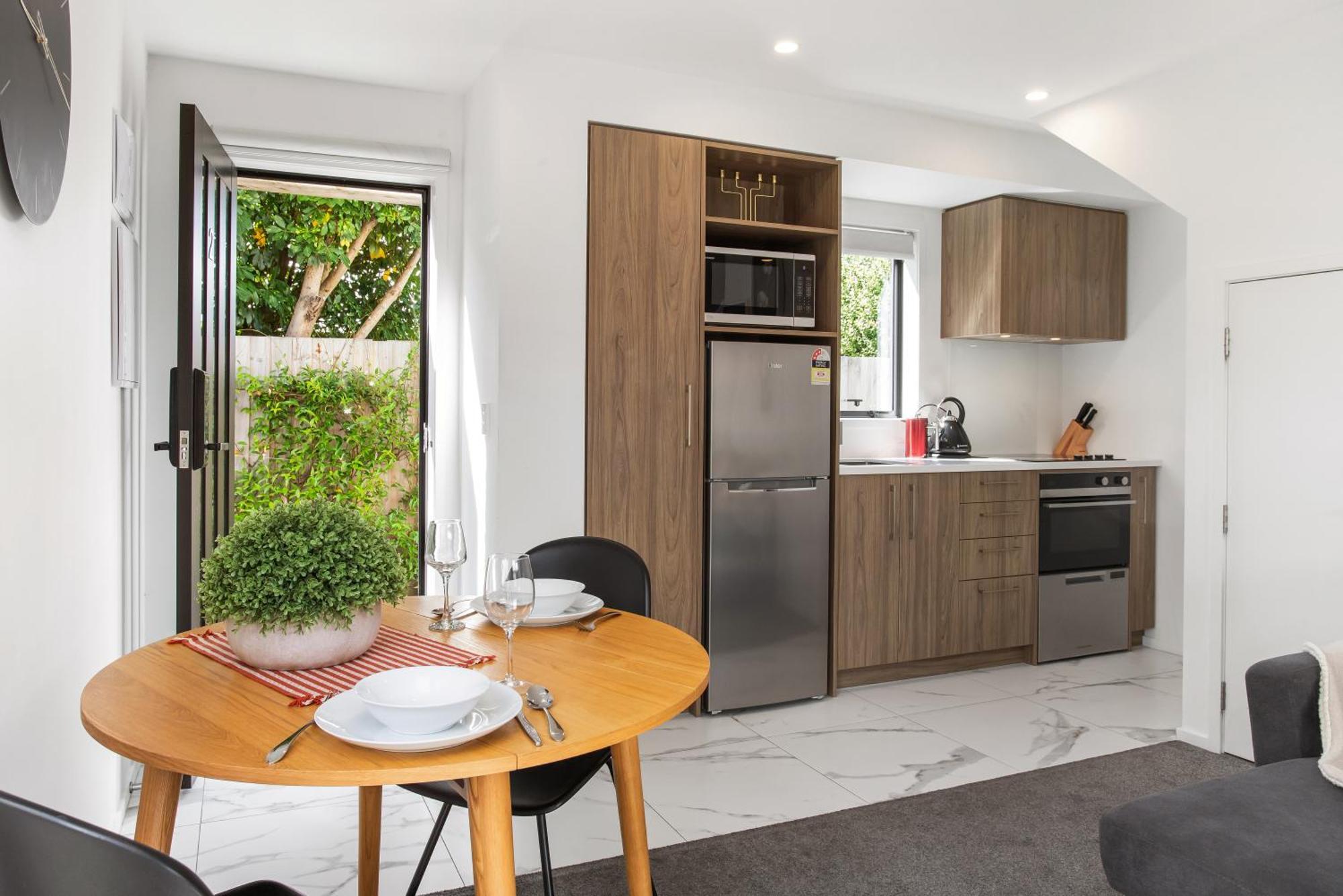 Apartment Chic Living 1 Bdrm Sunny Warm Close Cbd *