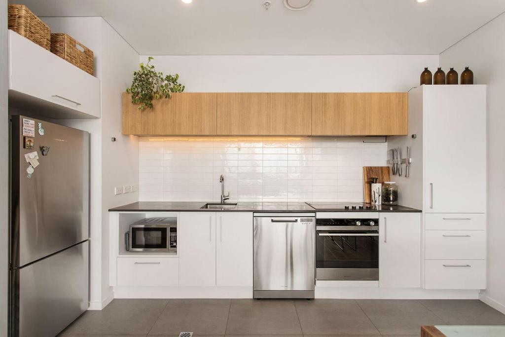 Whow! Unique Quirky Spacious Free Off Street Park Apartment *