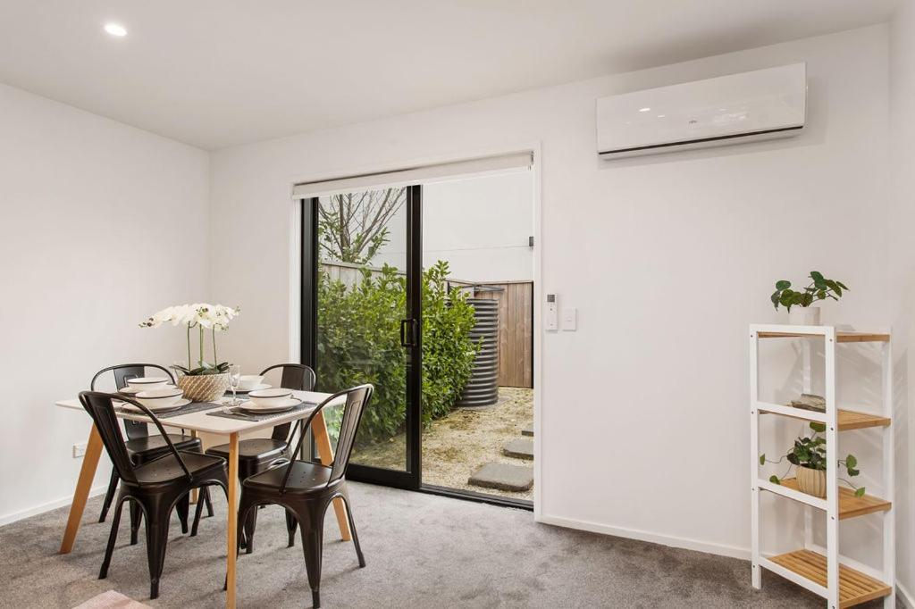 Light & Spacious 2bdrm Townhouse Off Street Park Apartamento *