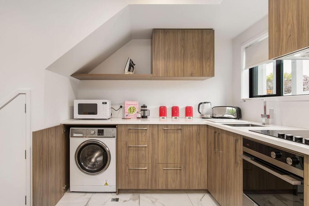 Apartamento Light & Spacious 2bdrm Townhouse Off Street Park Christchurch