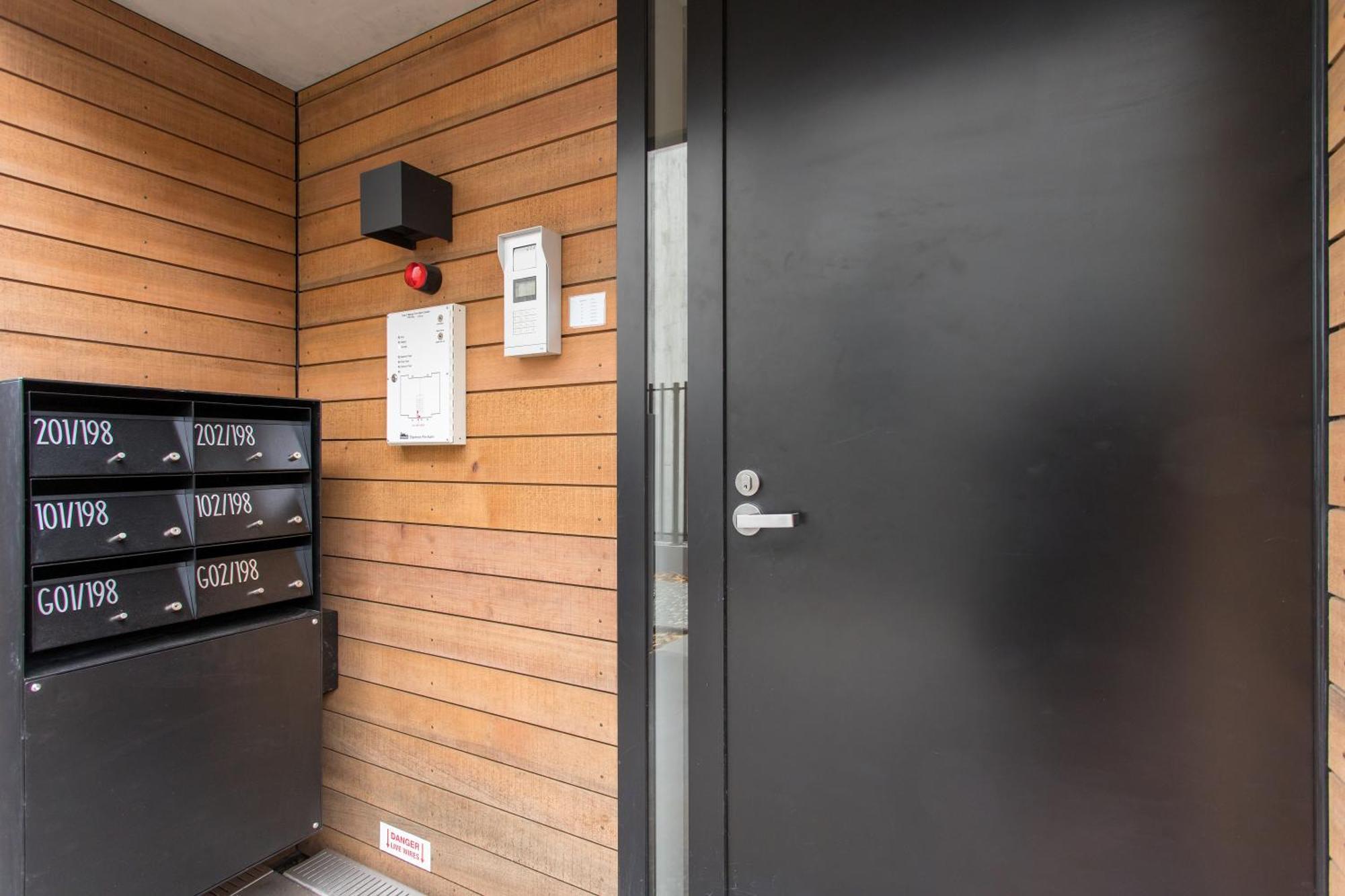 Cbd Location Sunny Warm Free Off Street Parking