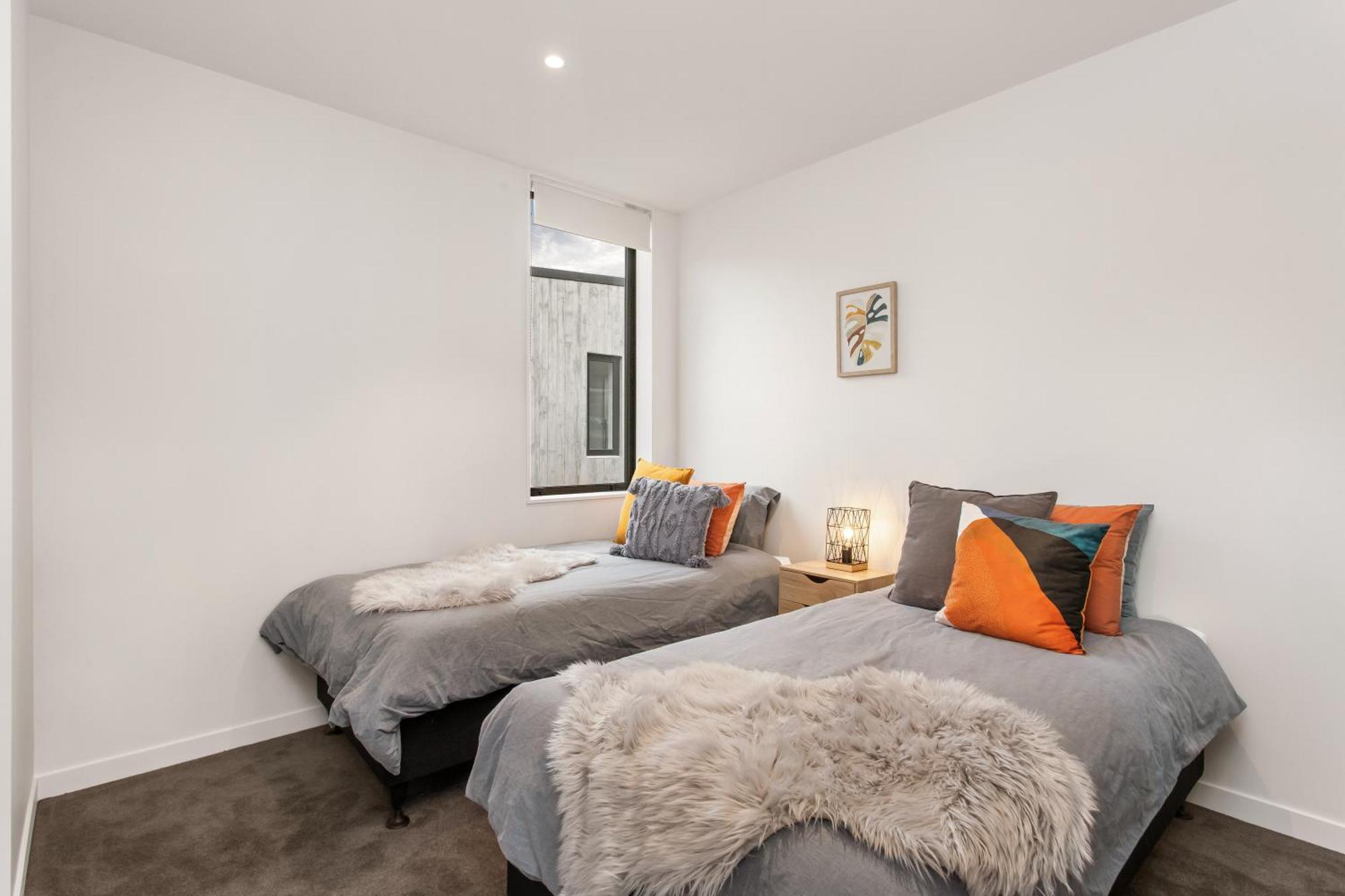 Cbd Location Sunny Warm Free Off Street Parking Apartment