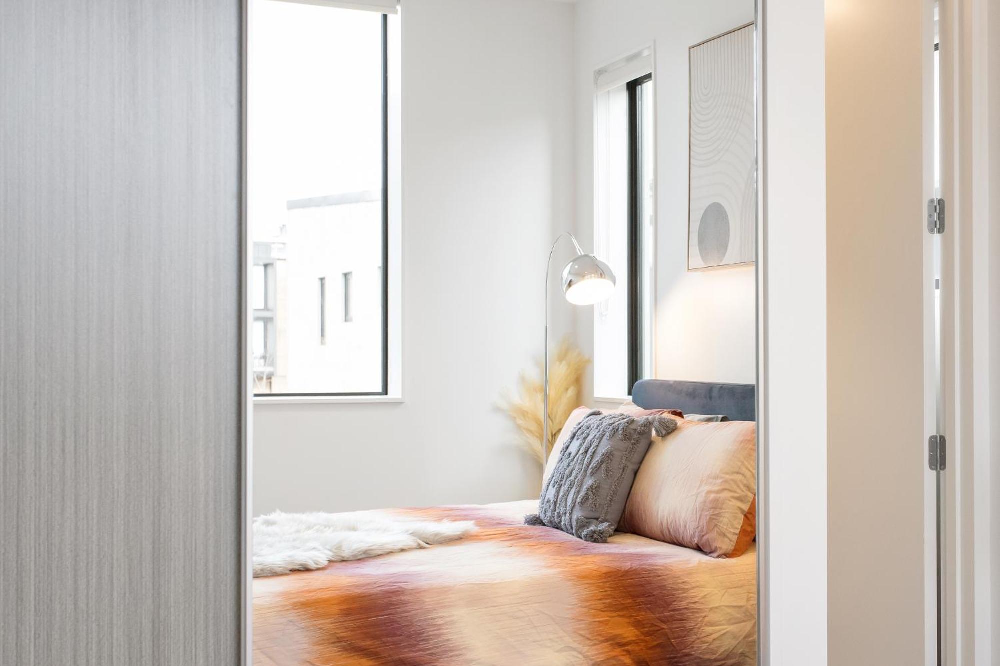 Cbd Location Sunny Warm Free Off Street Parking * Christchurch