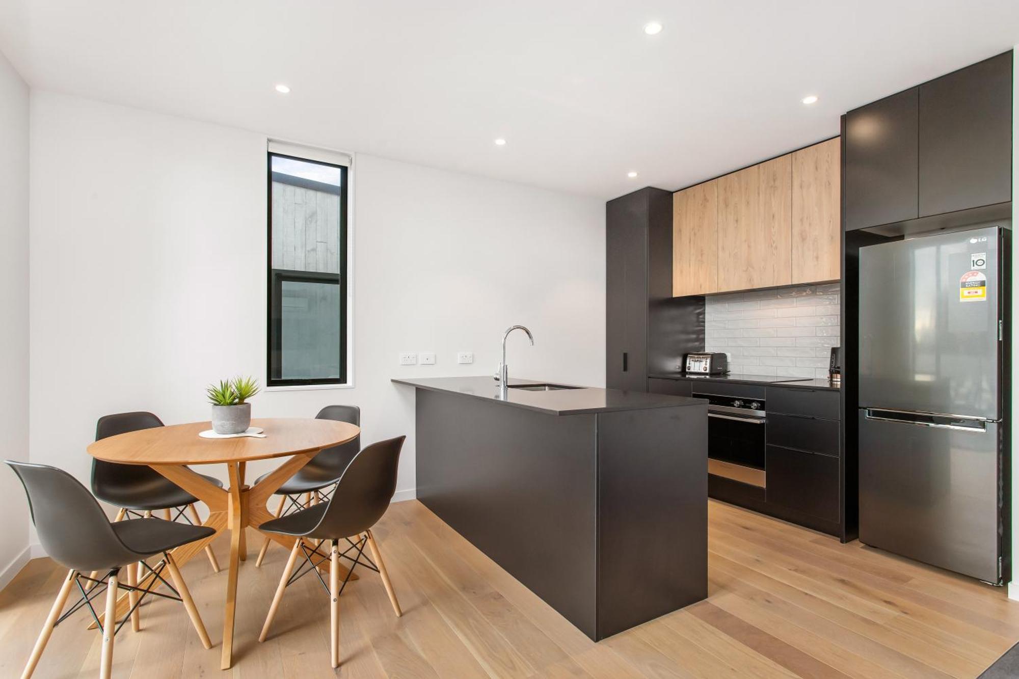Cbd Location Sunny Warm Free Off Street Parking Apartment Christchurch