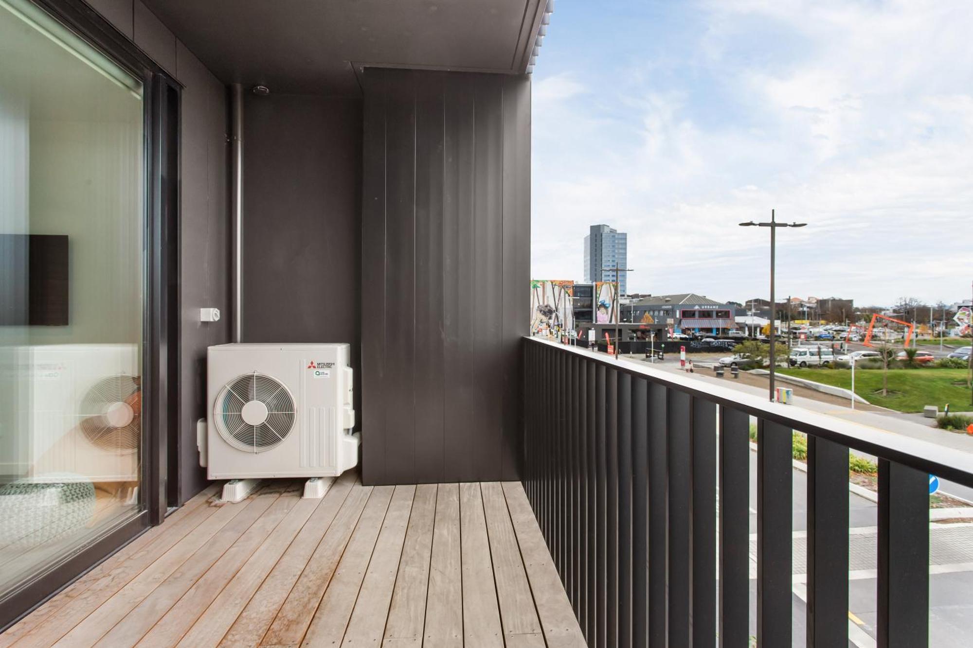 Cbd Location Sunny Warm Free Off Street Parking Christchurch