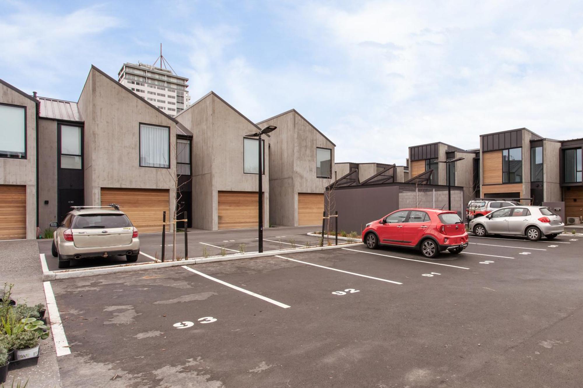 Cbd Location Sunny Warm Free Off Street Parking Apartment *