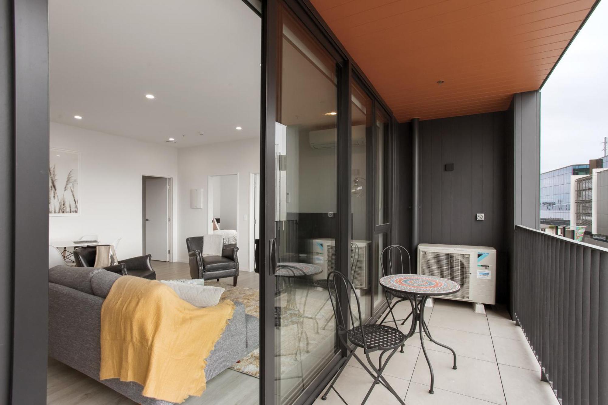 Luxury Stunning Views Sunny Apartment