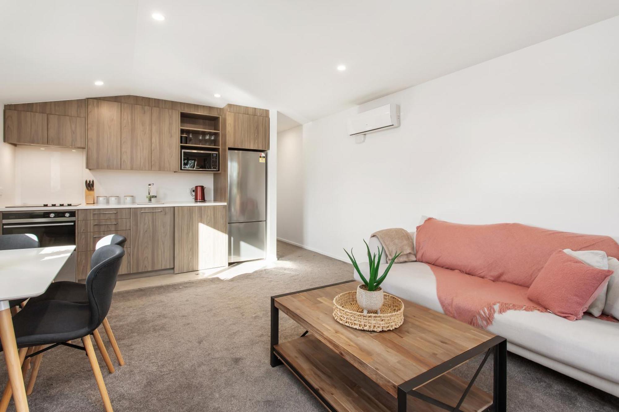 Penthouse Scenic Views-spacious 2br