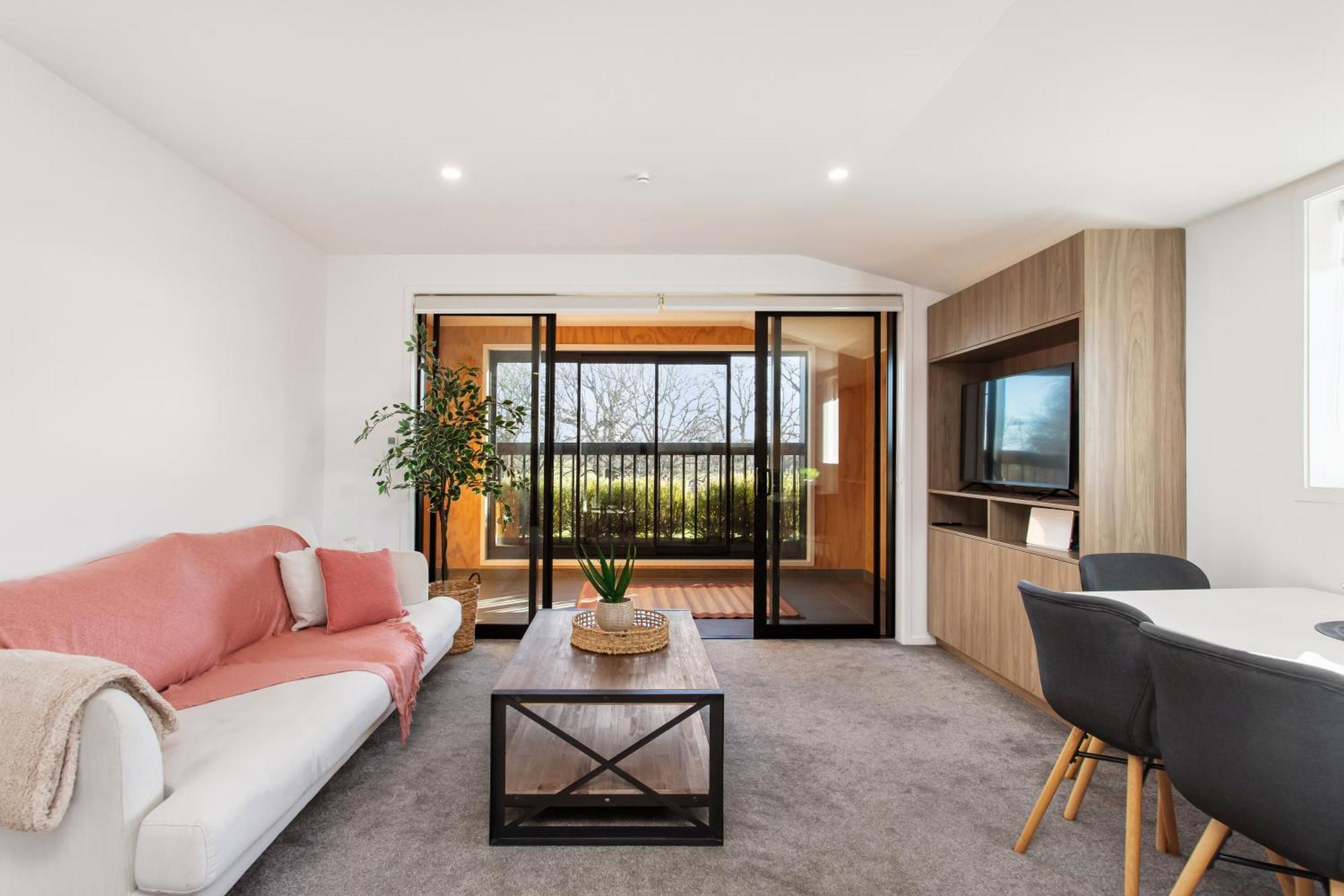 Apartment Penthouse Scenic Views-spacious 2br *