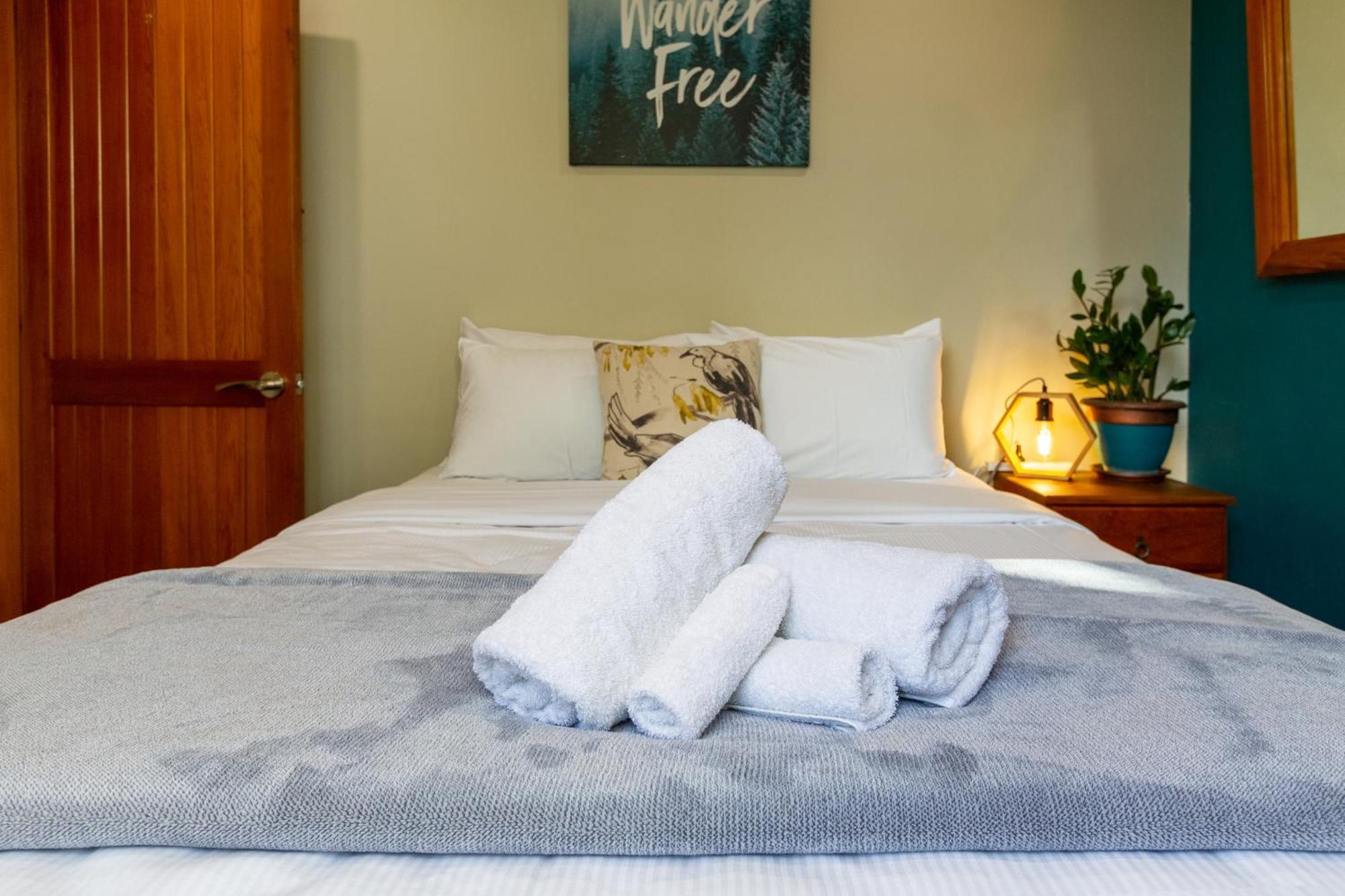 Sherwood 4-bedroom With Spectacular Views Christchurch