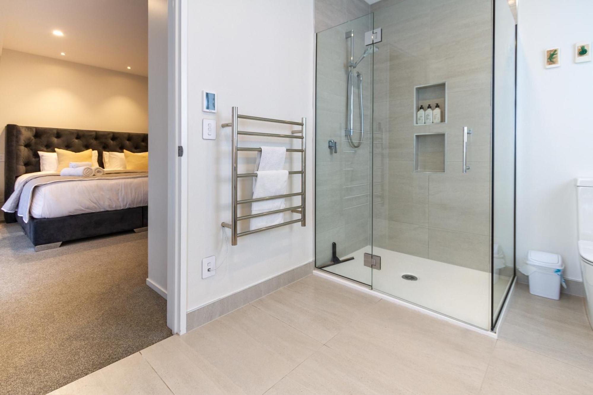 Apartment Private Family Retreat, Sleeps 8