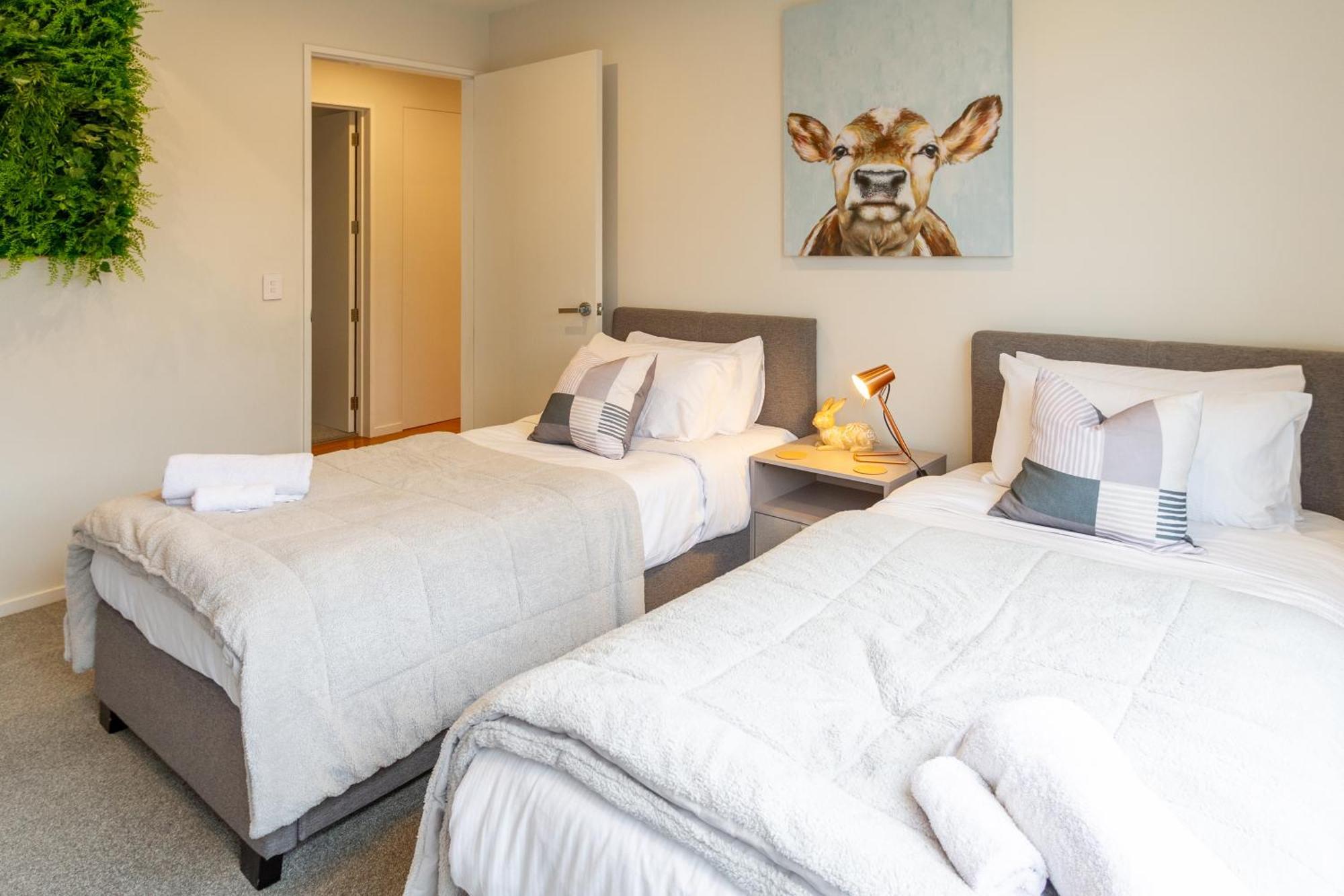 Apartment Private Family Retreat, Sleeps 8 *