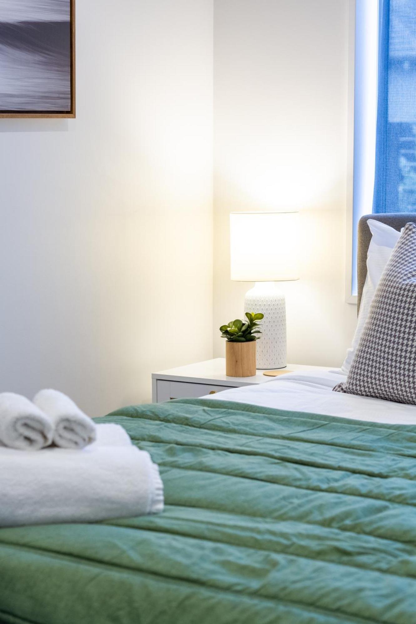 Private Family Retreat, Sleeps 8 * Christchurch