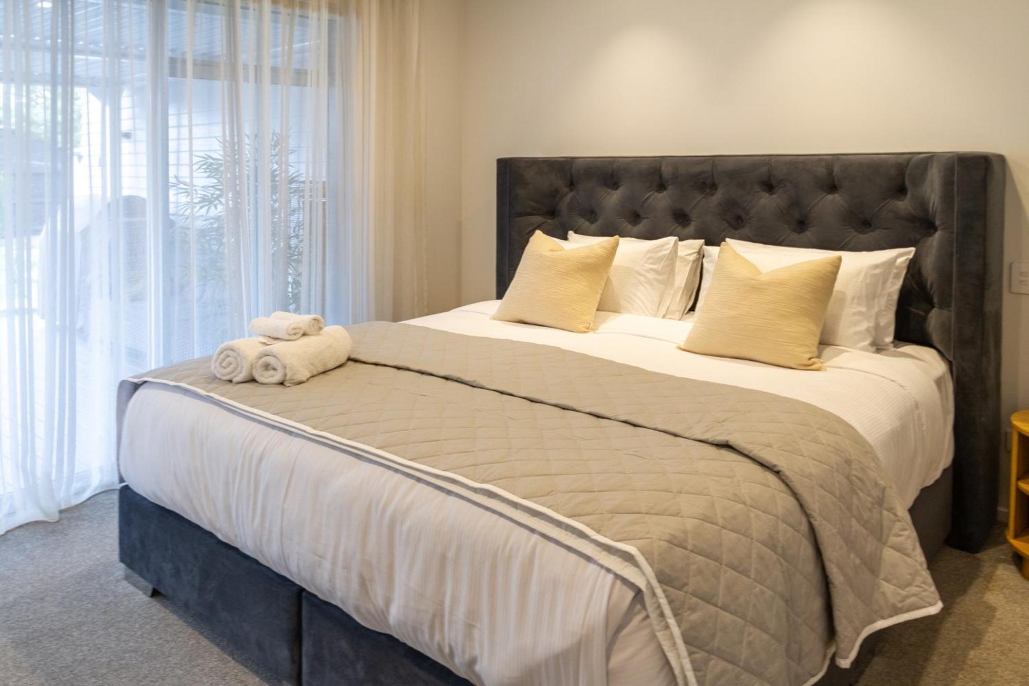 Private Family Retreat, Sleeps 8 * Christchurch