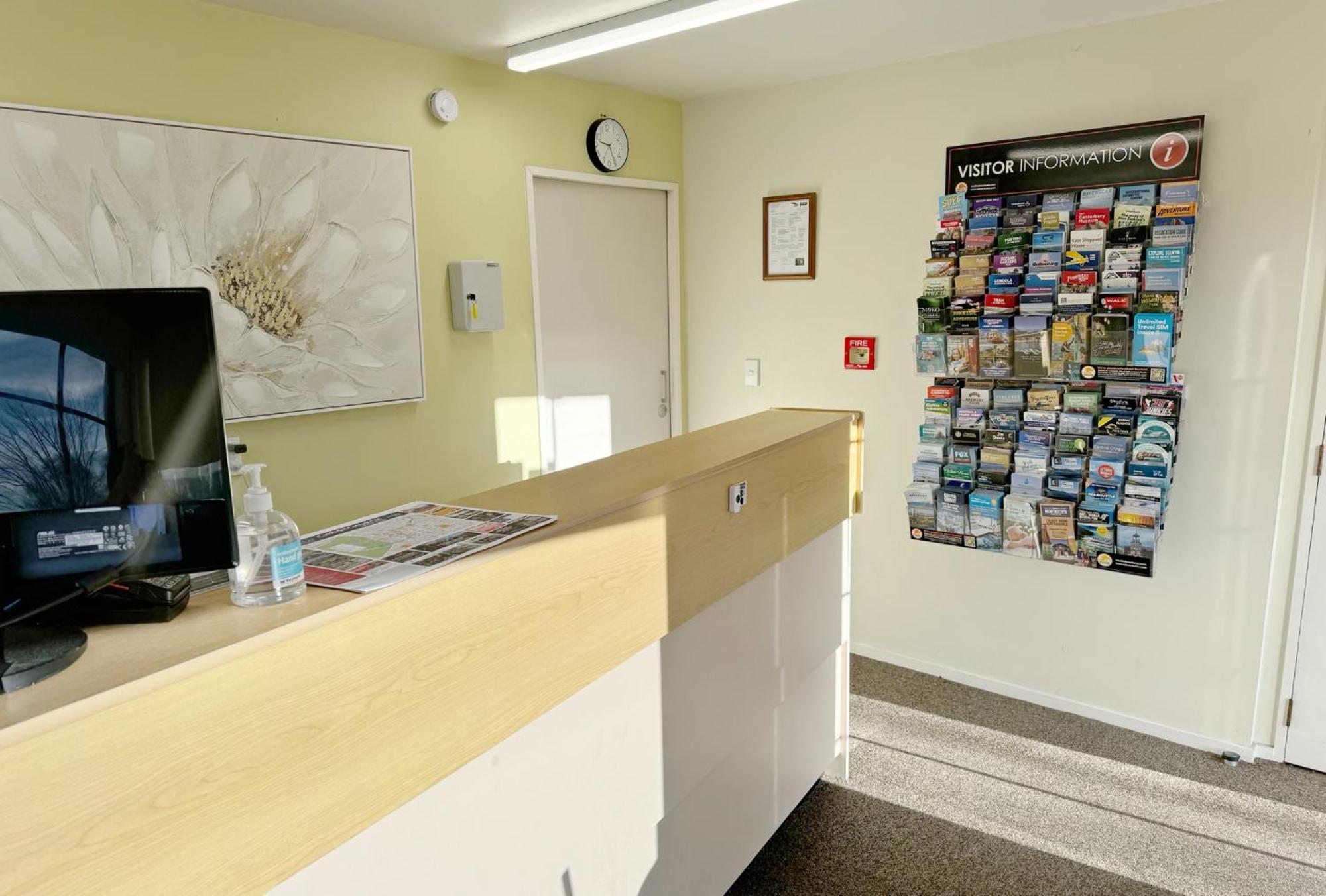 Addington Stadium Motel 4*