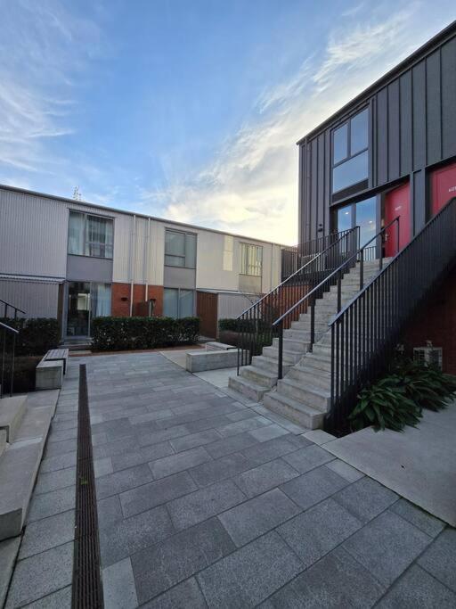 Modern In * Christchurch