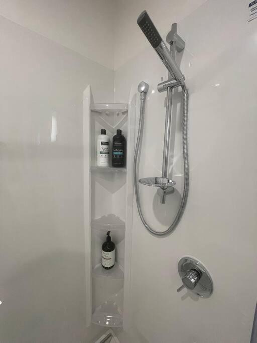 New And Serene Two Bedroom Townhouse Close To Cbd Apartment