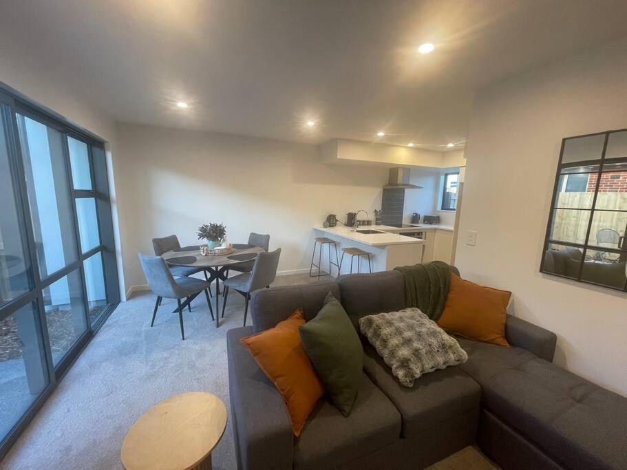 Apartment New And Serene Two Bedroom Townhouse Close To Cbd