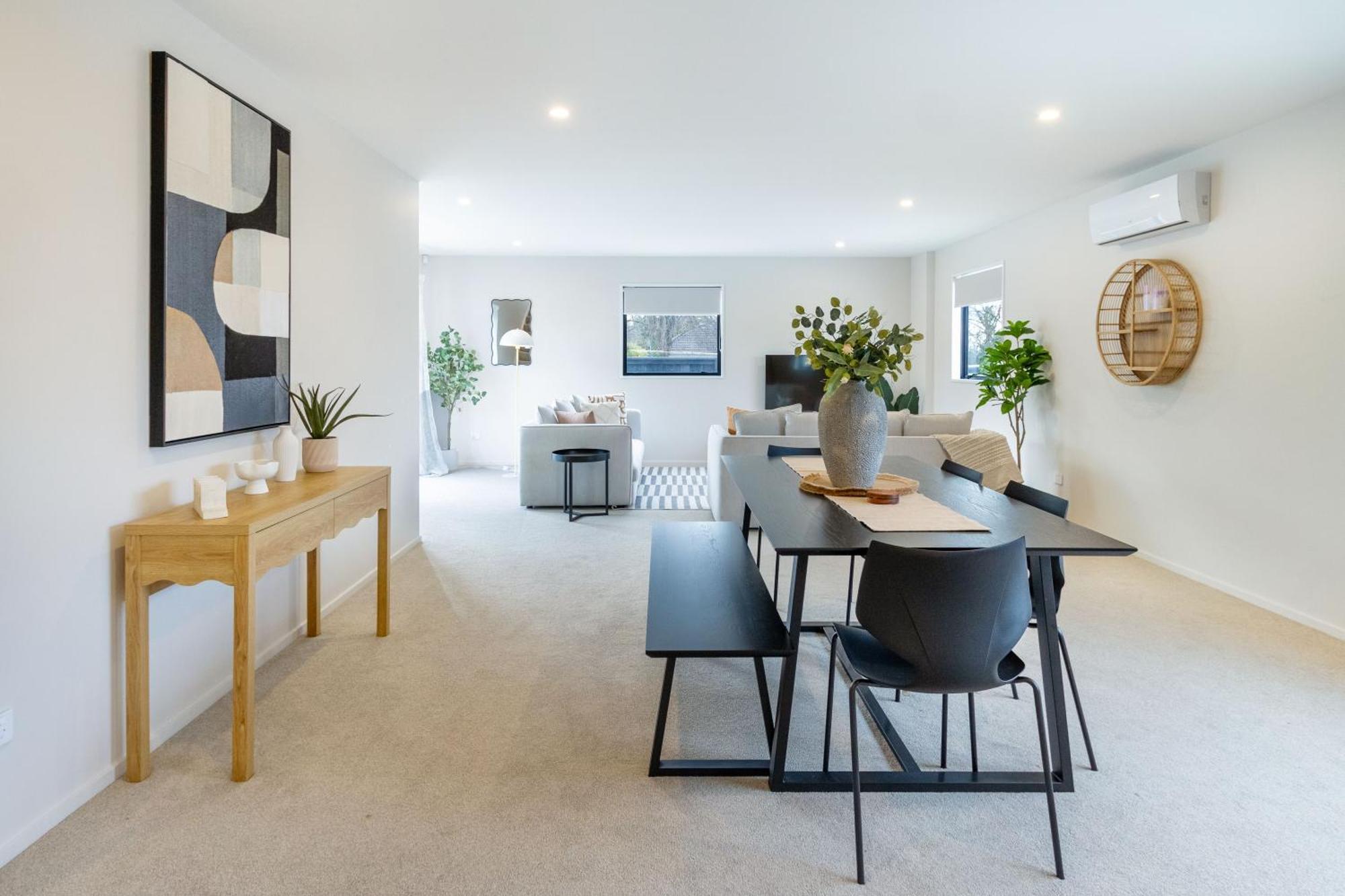 Church Corner, Parking And Large Living Area * Christchurch
