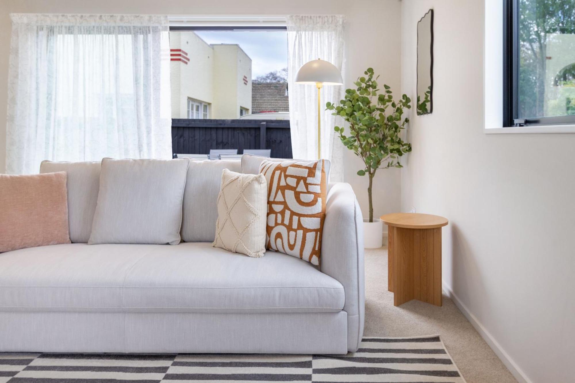 Church Corner, Parking And Large Living Area * Christchurch