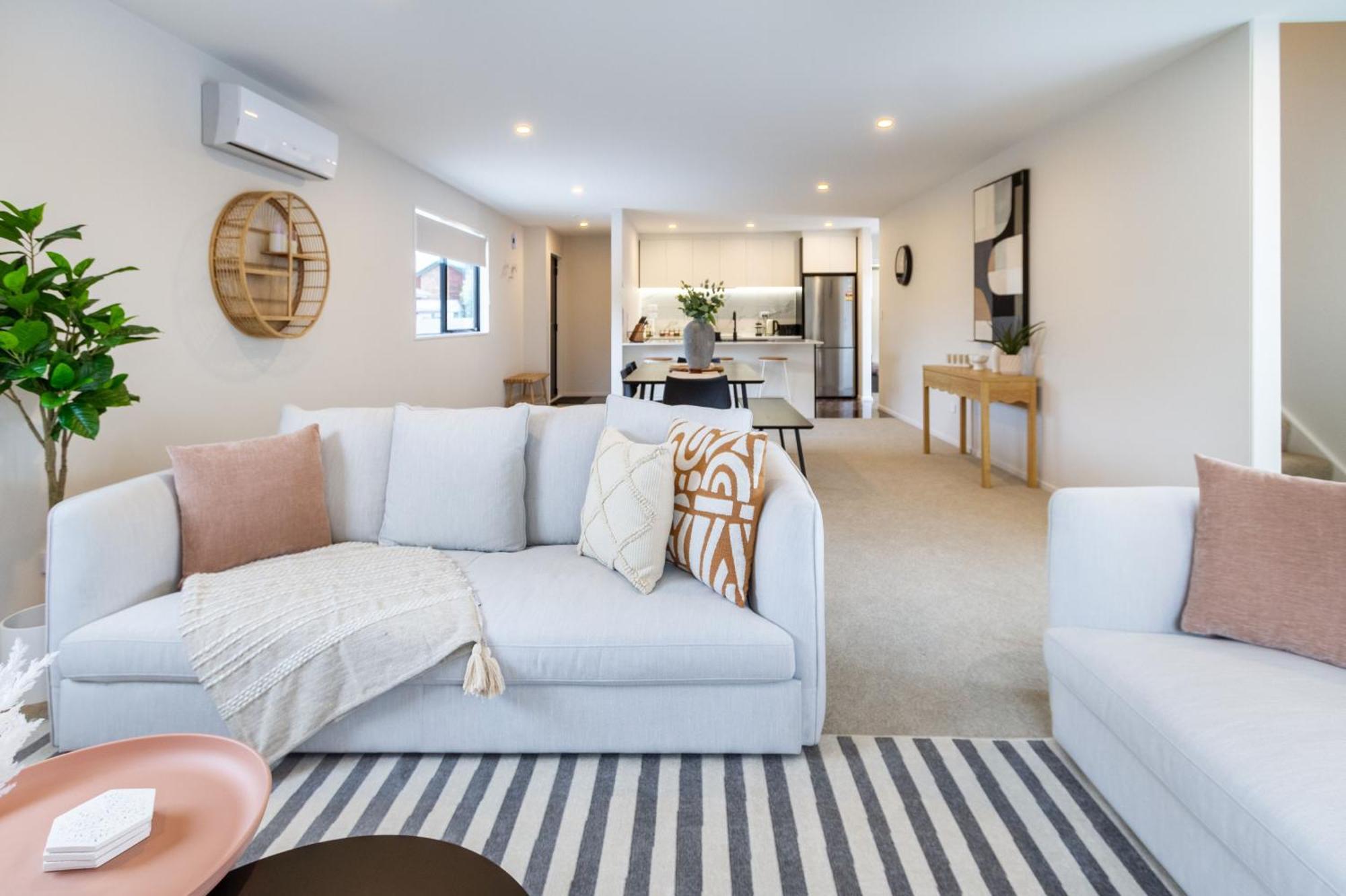 Church Corner, Parking And Large Living Area Christchurch