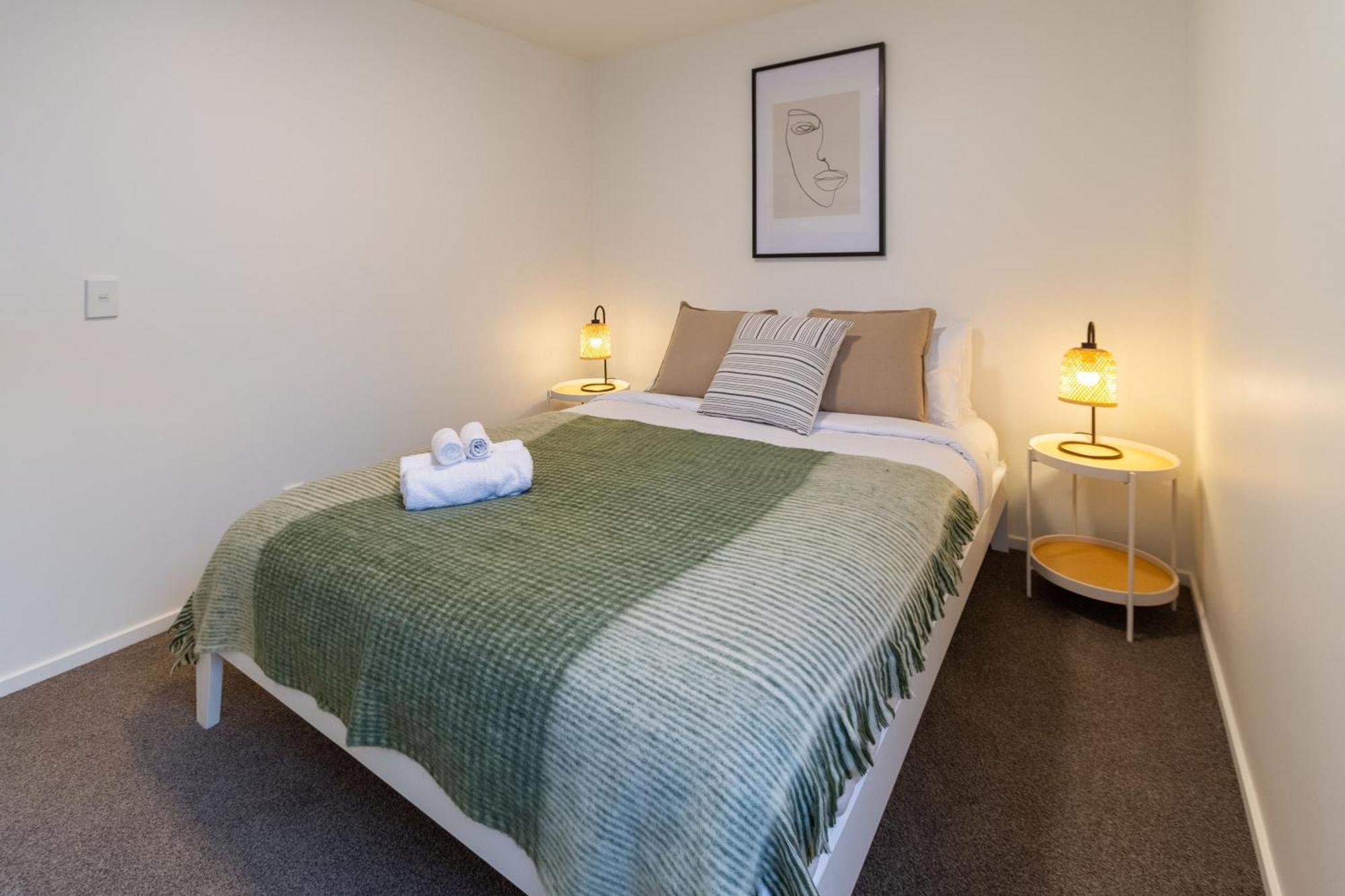 Warm Chch Park View & Garage Parking Apartment