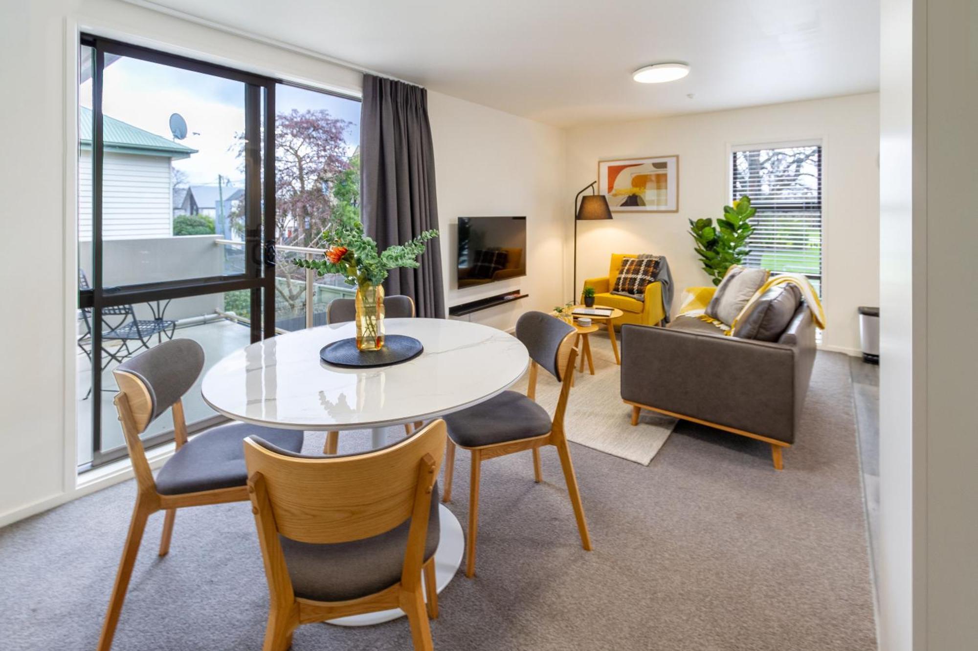 Warm Chch Park View & Garage Parking Apartment *