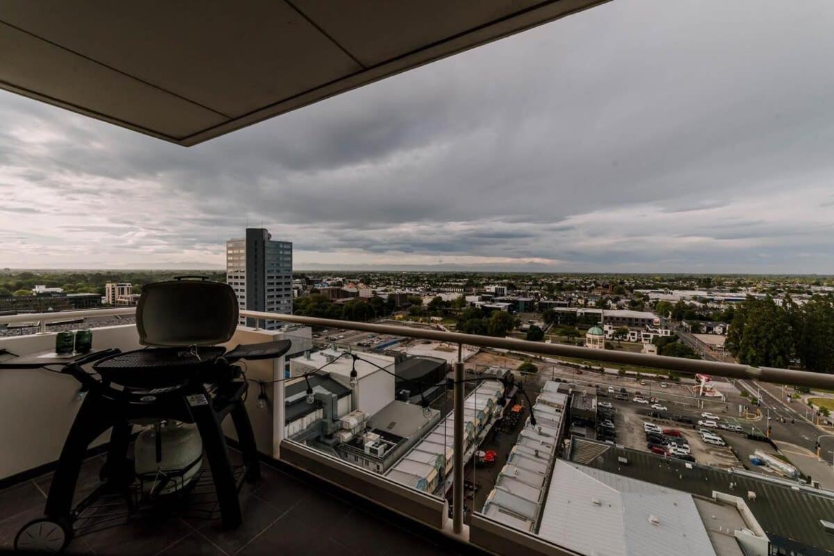 Sleep Amongst The Clouds - Panoramic Views Holiday home *