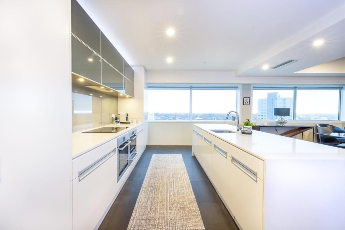 Sleep Amongst The Clouds - Panoramic Views Holiday home Christchurch