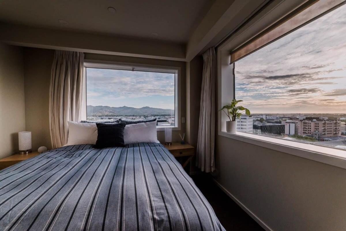 Sleep Amongst The Clouds - Panoramic Views Holiday home