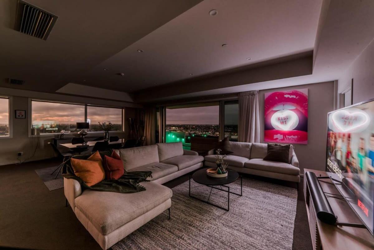 Sleep Amongst The Clouds - Panoramic Views * Christchurch