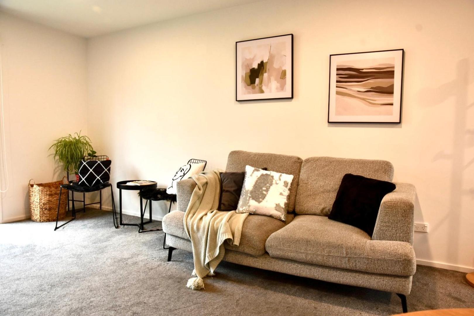 Close To Arena And One Kilometer From Railway Station Onsite Ev Car Park * Christchurch