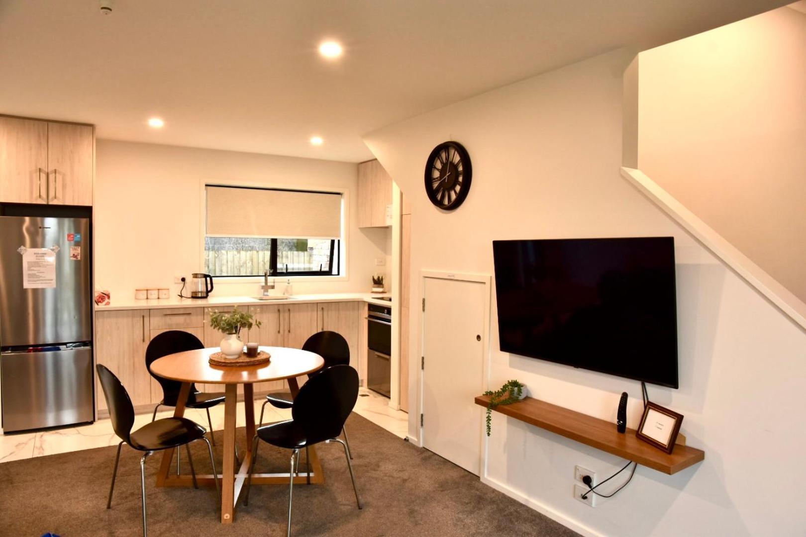 Close To Arena And One Kilometer From Railway Station Onsite Ev Car Park Apartment Christchurch