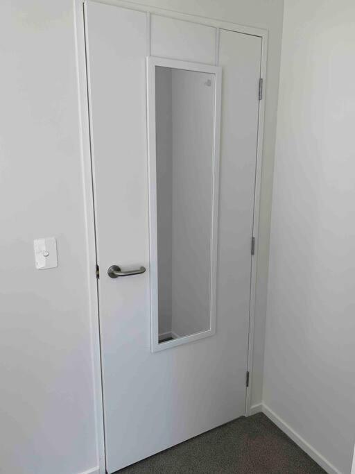 2 Bedrooms Apprtmt Underground Parking In Cbd Apartment *