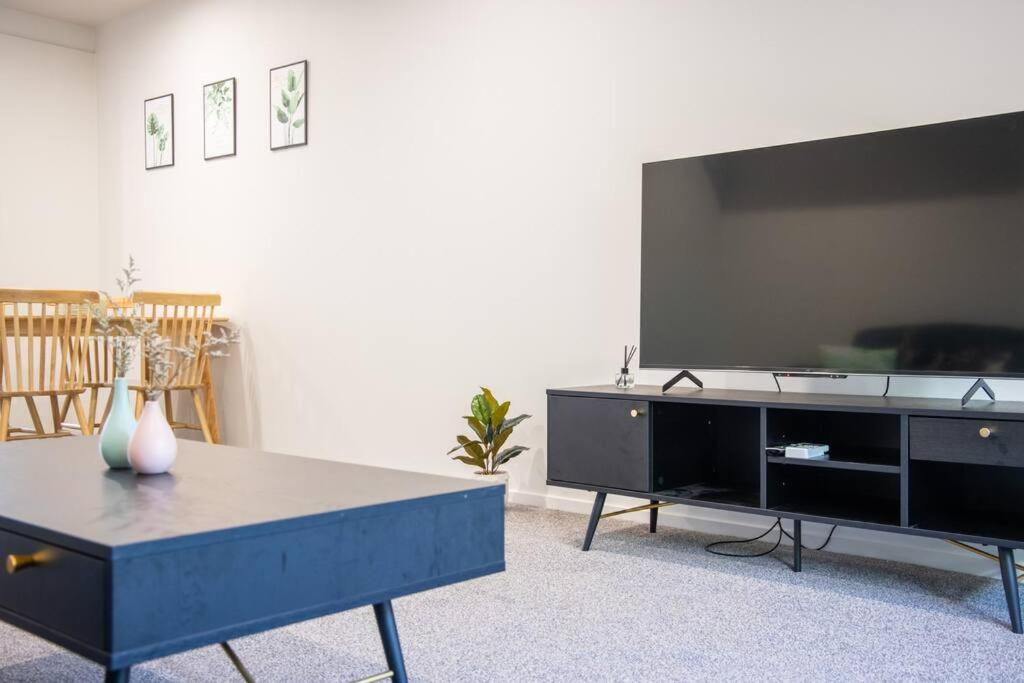 Urban Bliss New Downtown U2 Apartment *