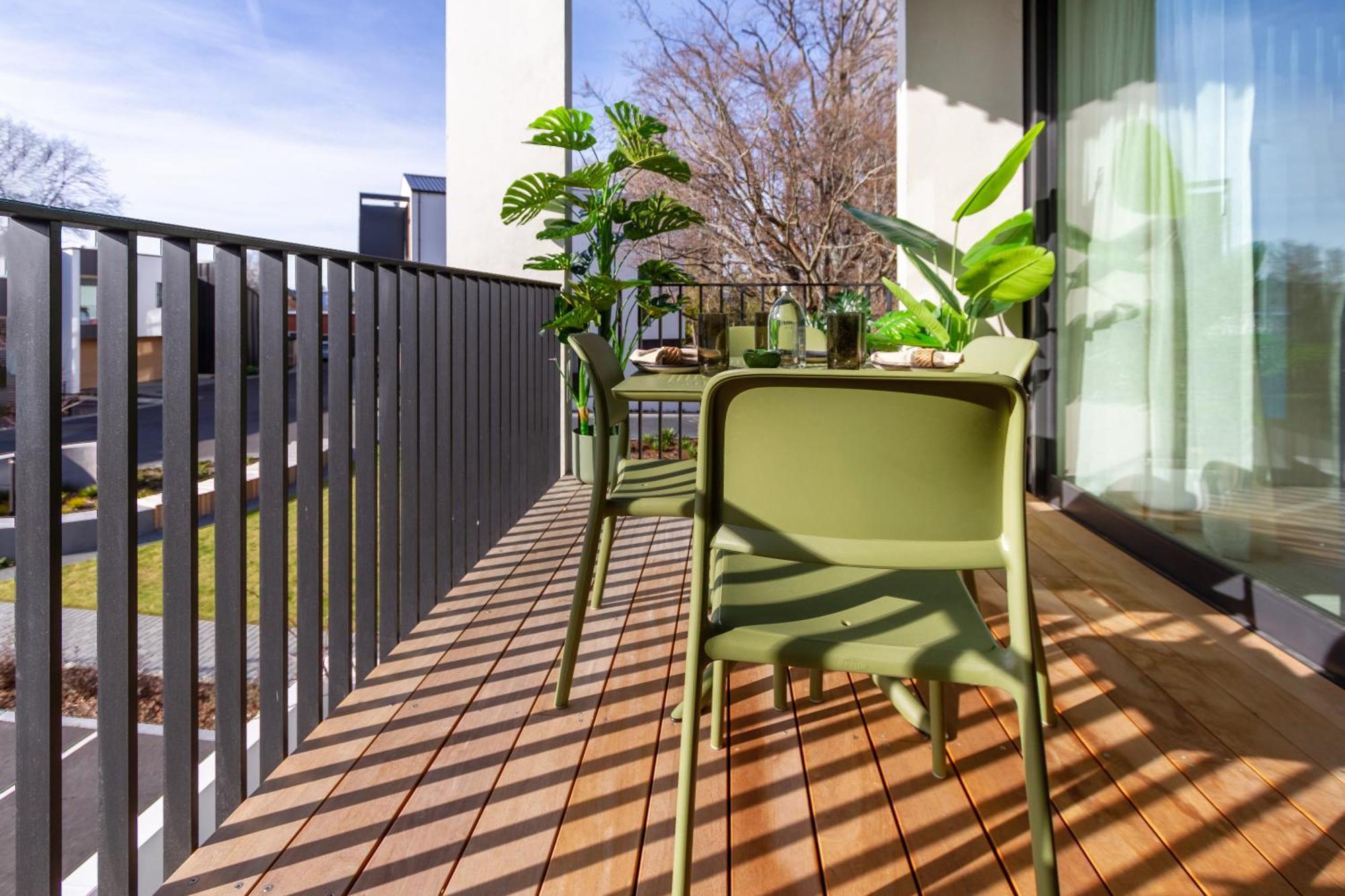 Warm With 2 Free Carparks Apartment