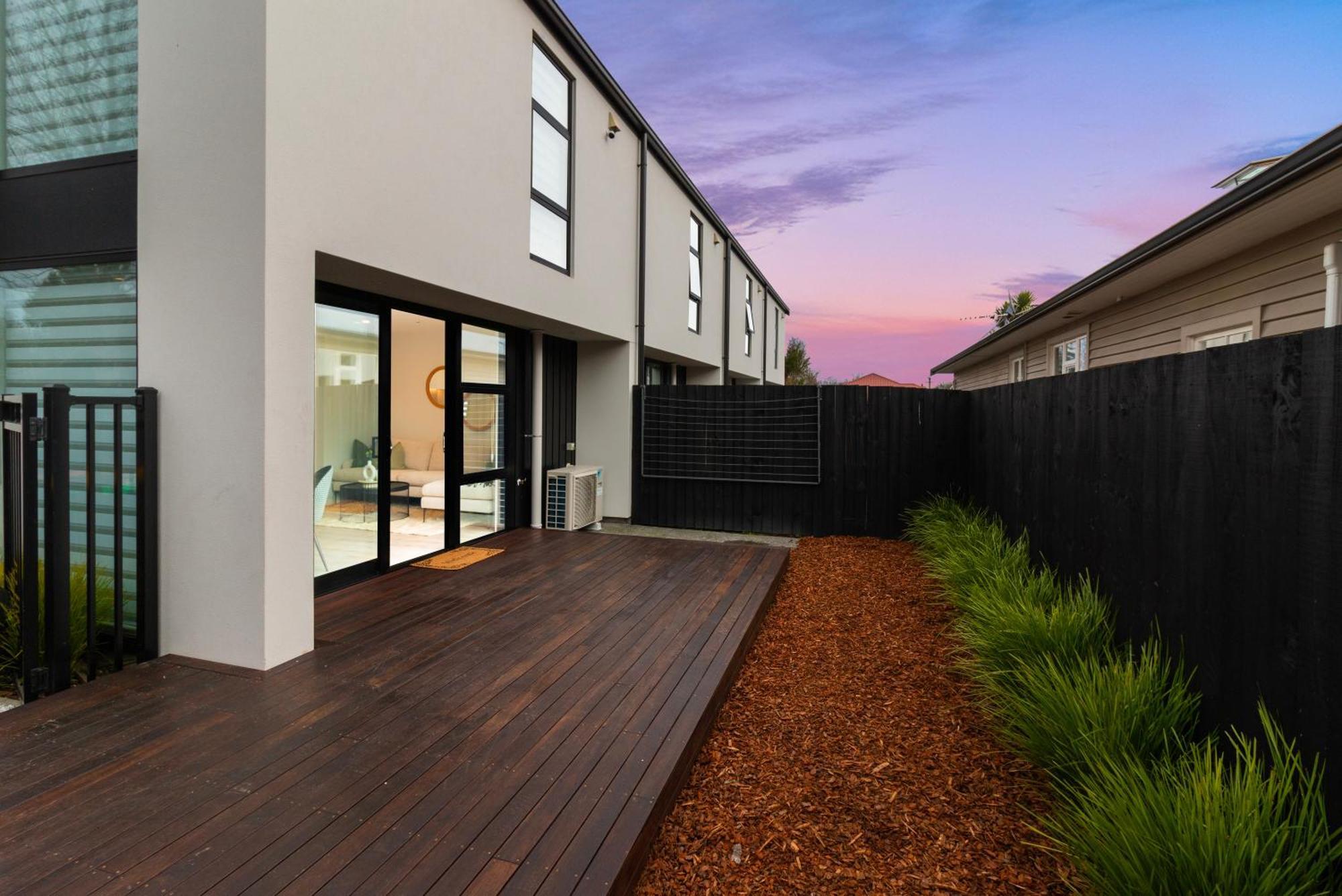 Cranford St Albans With Free Carpark Christchurch