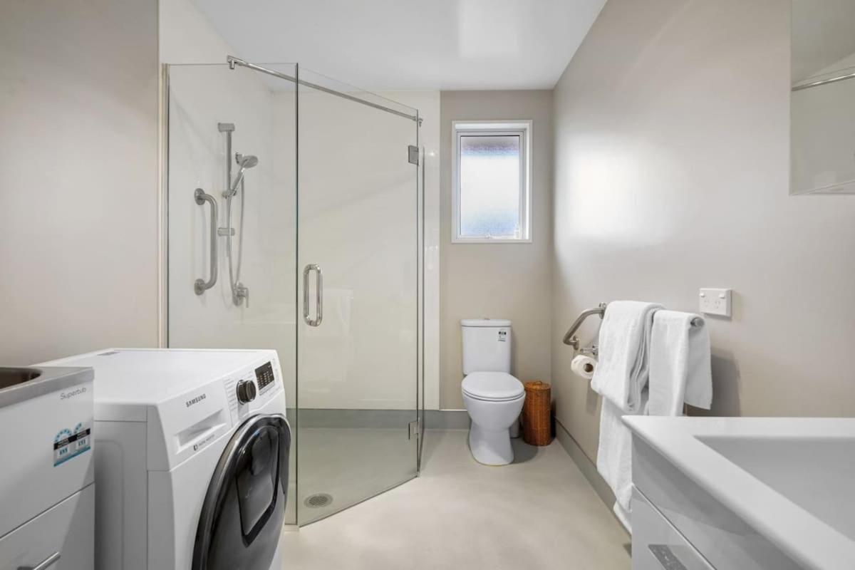 Holiday home Modern 2-bedroom Oasis Just Steps From The Christchurch