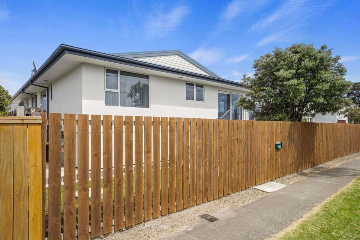 Holiday home Modern 2-bedroom Oasis Just Steps From The