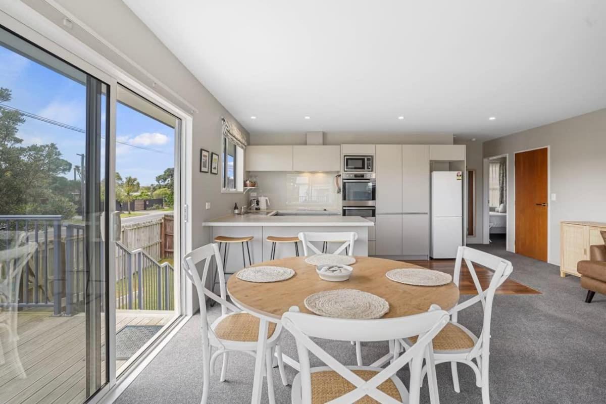 Modern 2-bedroom Oasis Just Steps From The Holiday home Christchurch