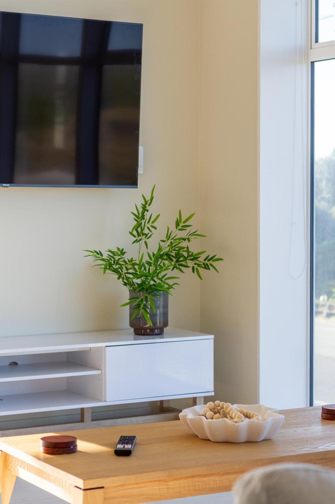 Luxury Beachside Living Elegant 3-bedroom Haven Apartamento Christchurch