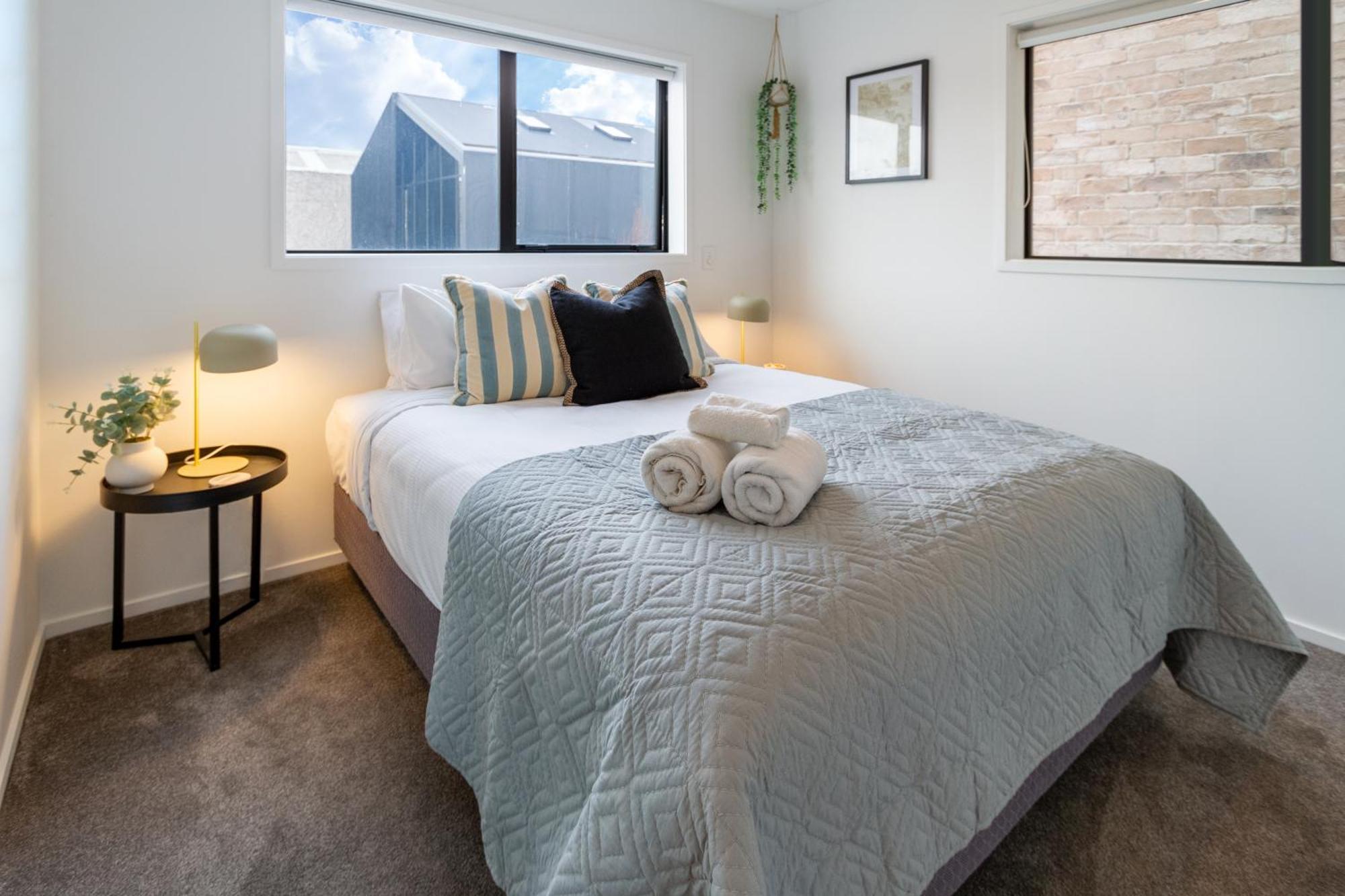 Stylish Townhouse Next To Little High * Christchurch