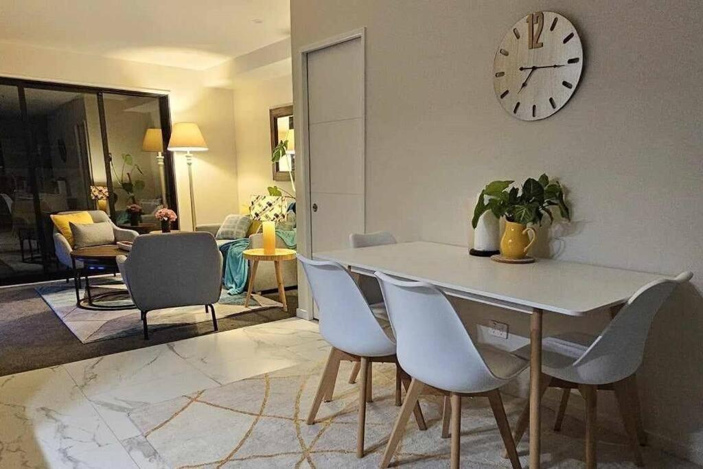Apartment 2-bedroom Ensuite, Close To City, Comfortable, Accessible With Own Parking *
