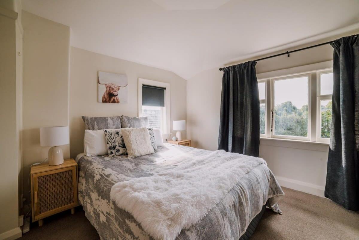Grand Old Mansion - Sleeps 12 *