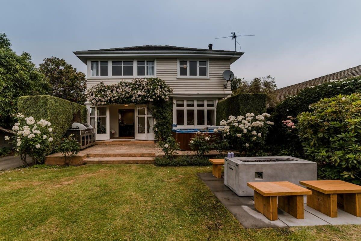 Villa Ultimate Lux In Merivale - Sleeps 16