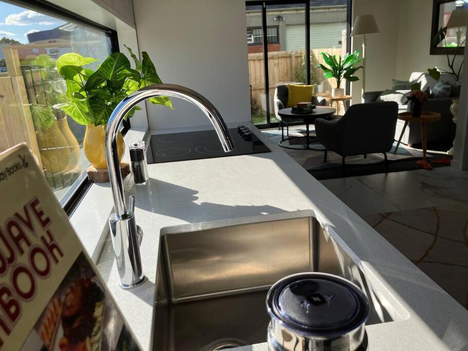 2-bedroom Ensuite, Close To City, Comfortable, Accessible With Own Parking