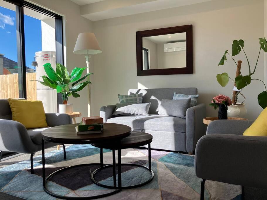 Apartment 2-bedroom Ensuite, Close To City, Comfortable, Accessible With Own Parking *